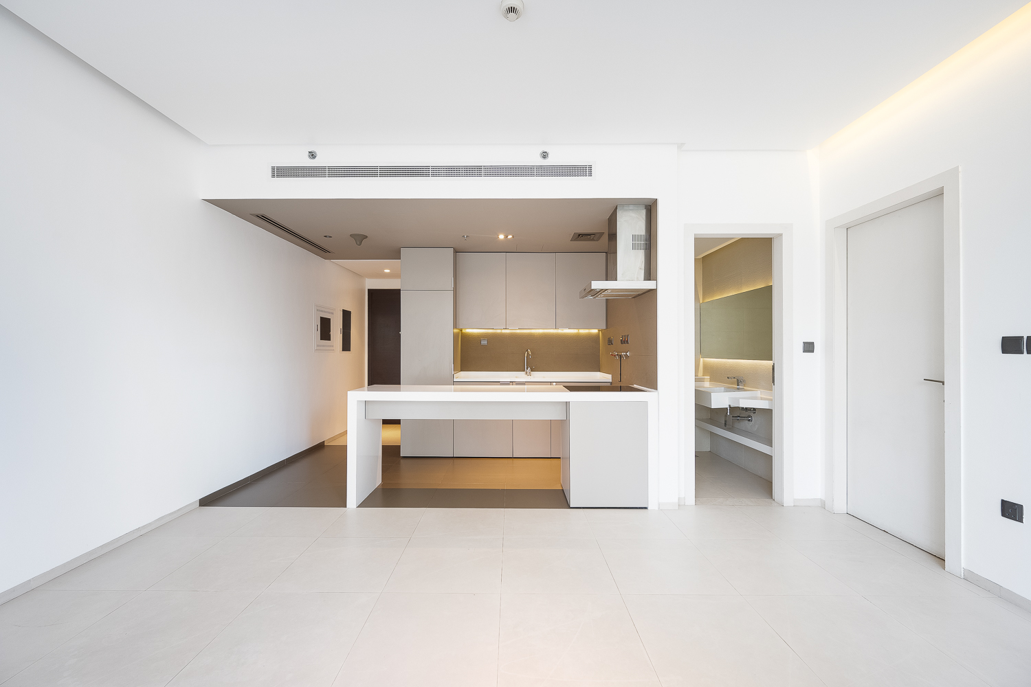1 Bedroom Apartment in West Avenue Tower