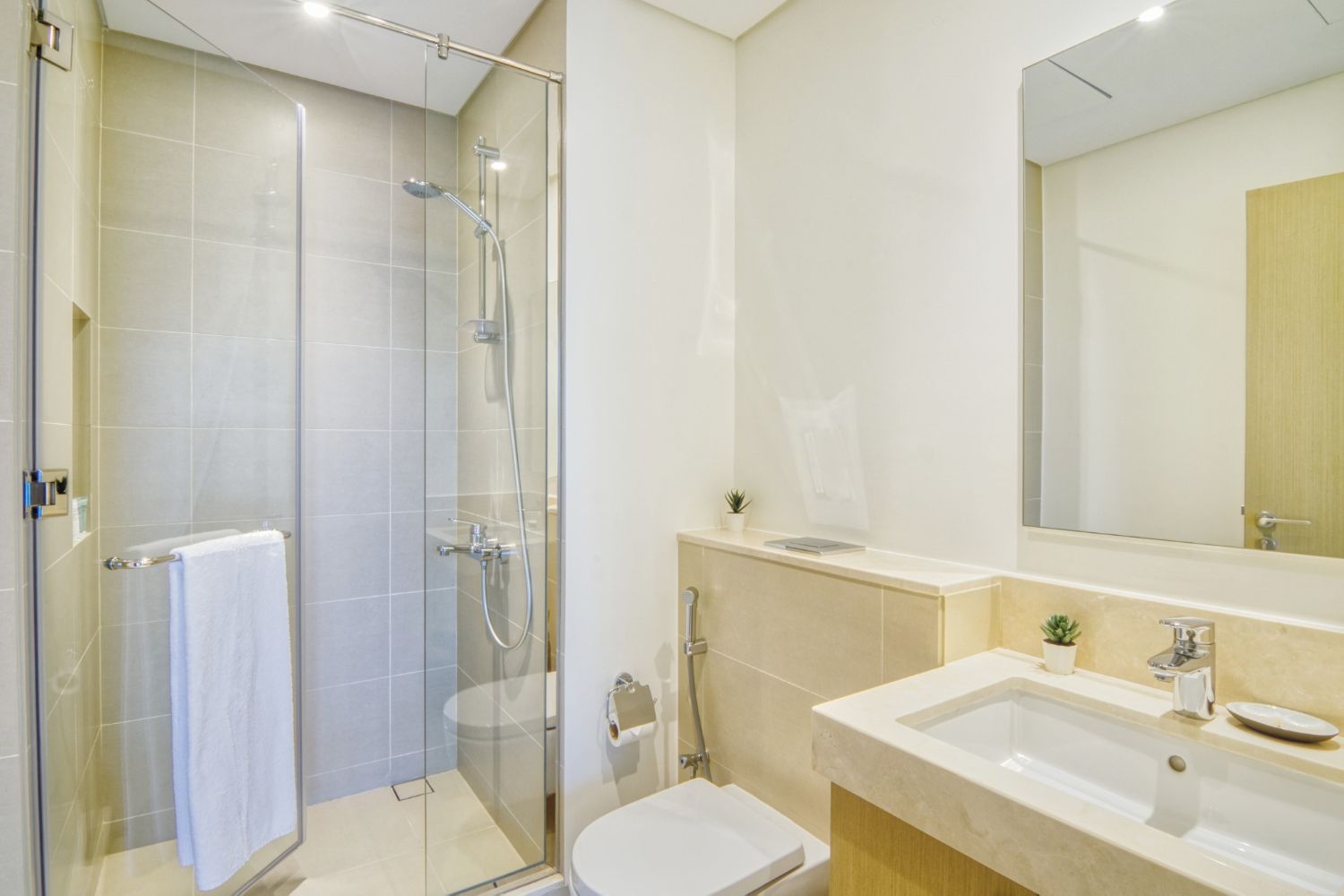 2 Bedrooms Apartment in 5242 Tower 2