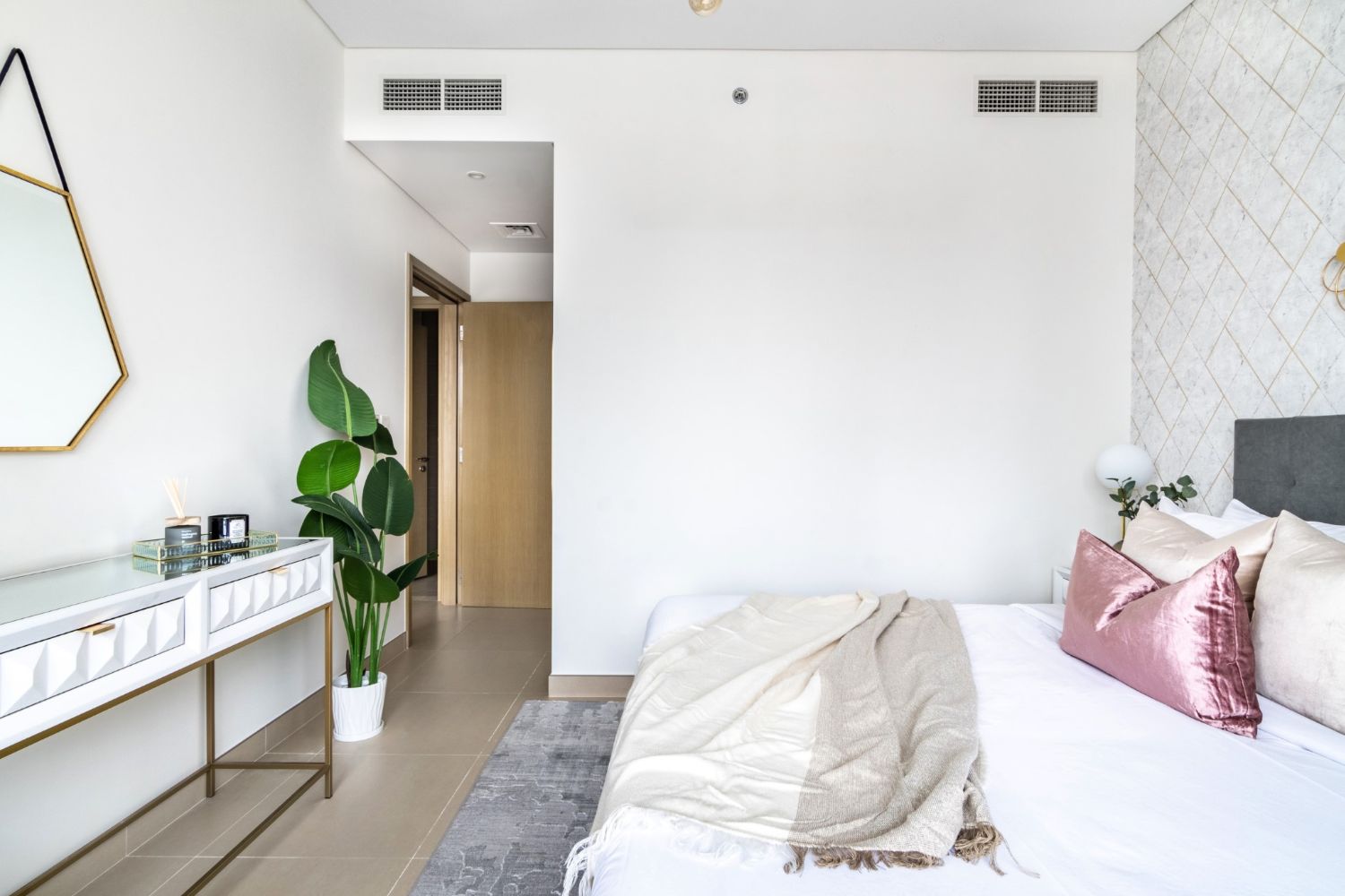 2 Bedrooms Apartment in 5242 Tower 2