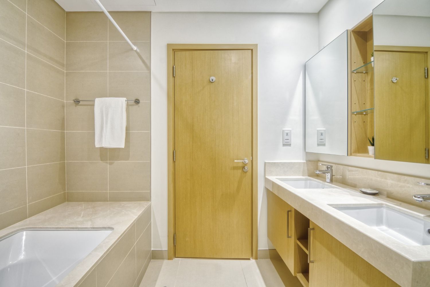 2 Bedrooms Apartment in 5242 Tower 2