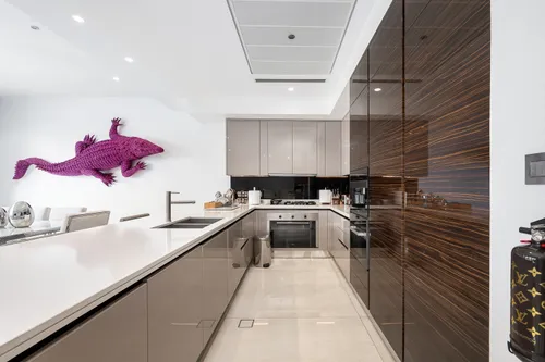 2 Bedrooms Apartment in Jumeirah Living Marina Gate