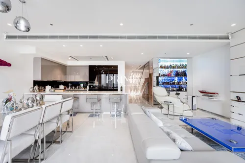 2 Bedrooms Apartment in Jumeirah Living Marina Gate