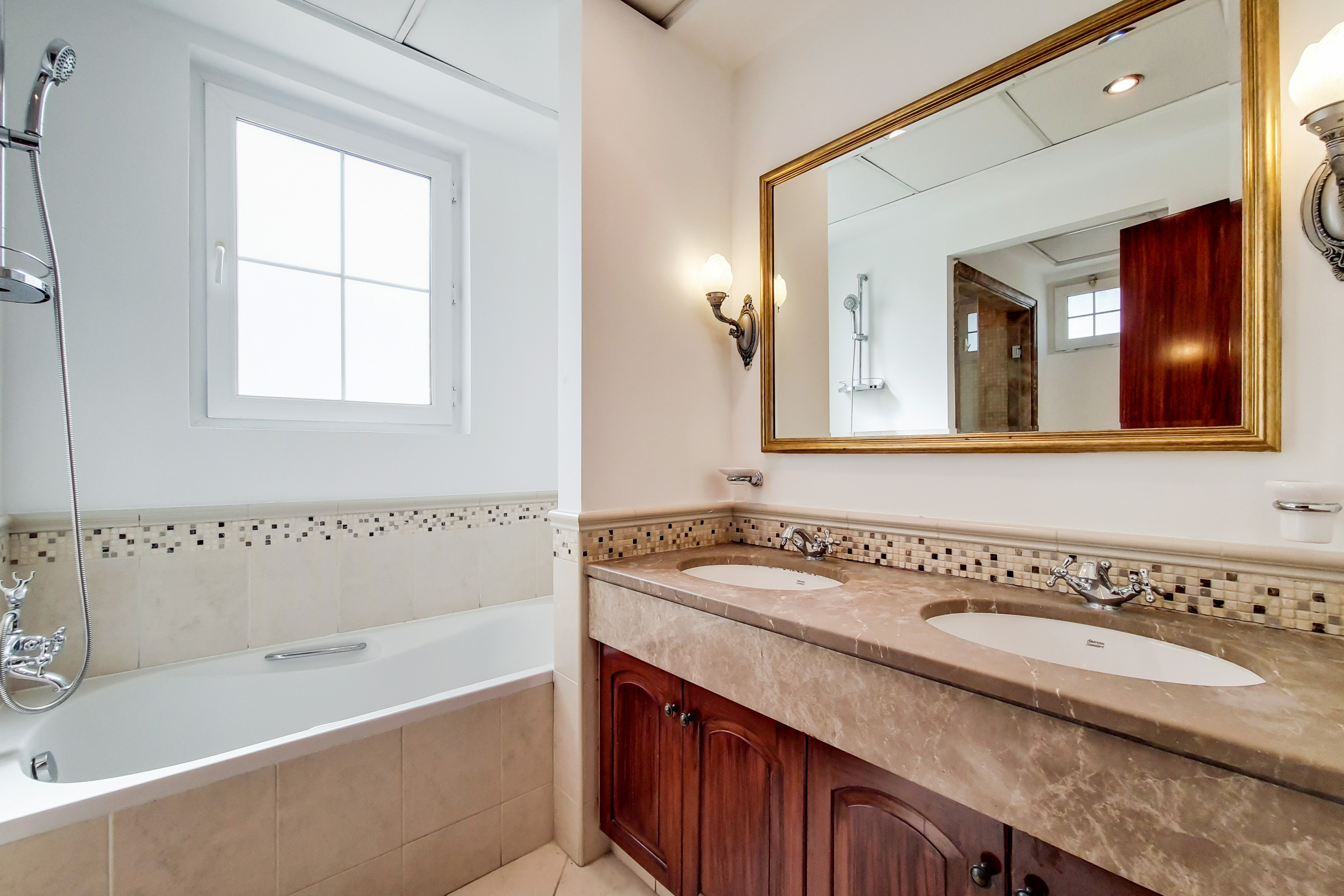 5 Bedrooms Villa in Mirador La Coleccion 1