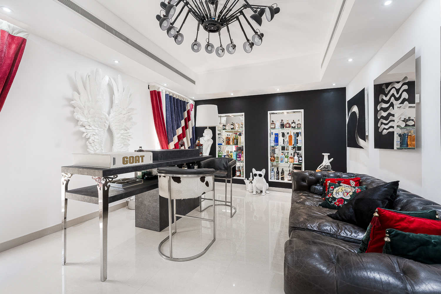 6 Bedrooms Villa in 1 Street, Terra Nova