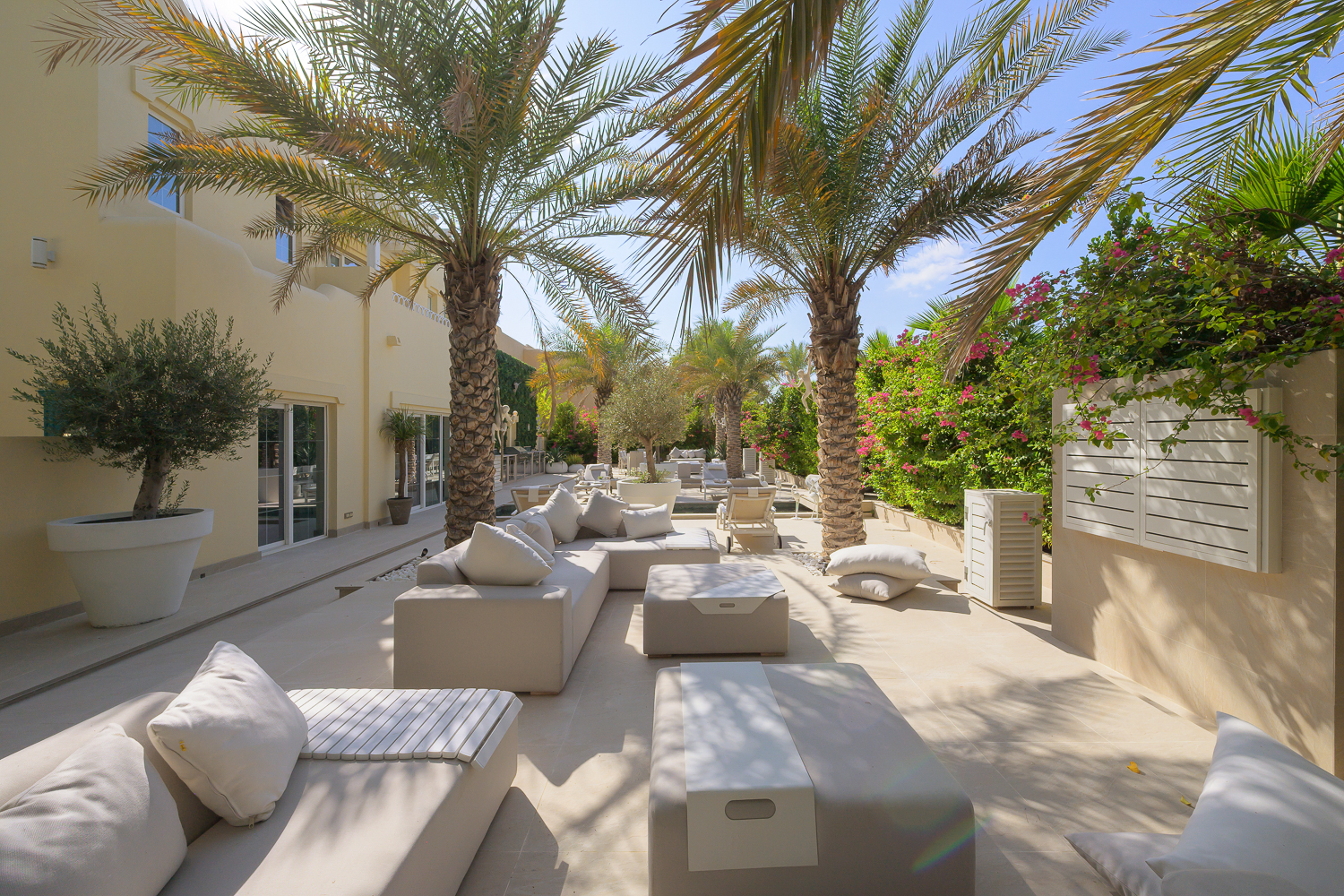 6 Bedrooms Villa in 1 Street, Terra Nova