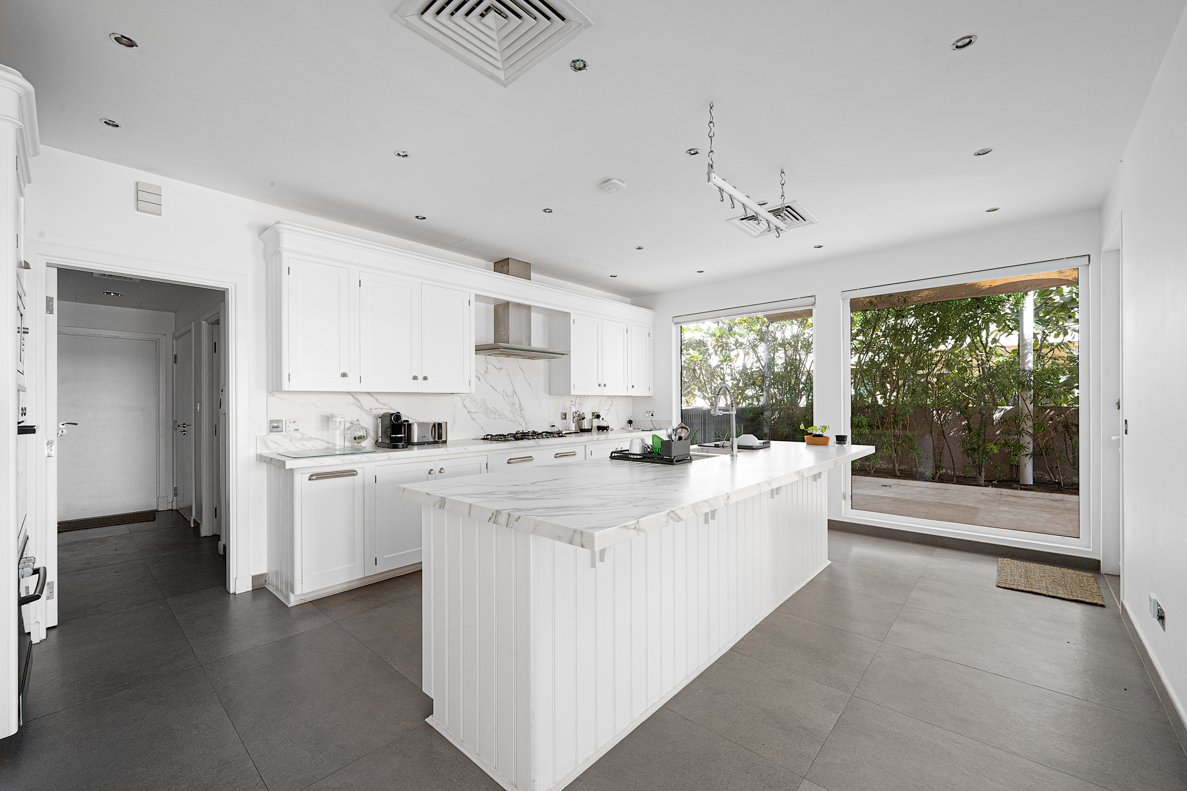 5 Bedrooms Villa in 1 Street