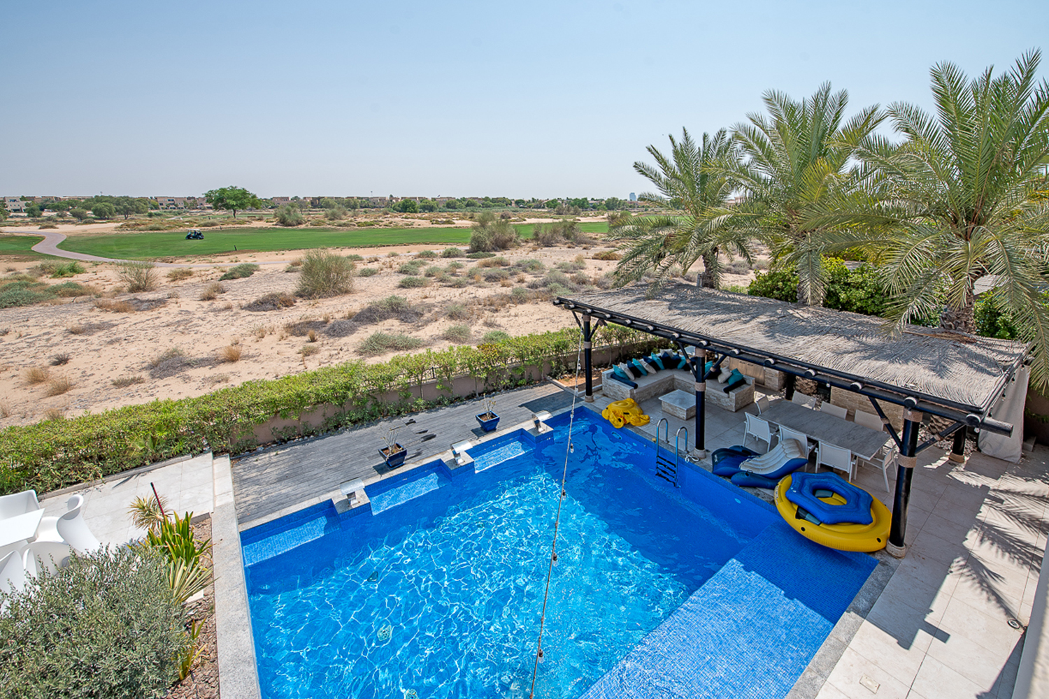 5 Bedrooms Villa in 1 Street