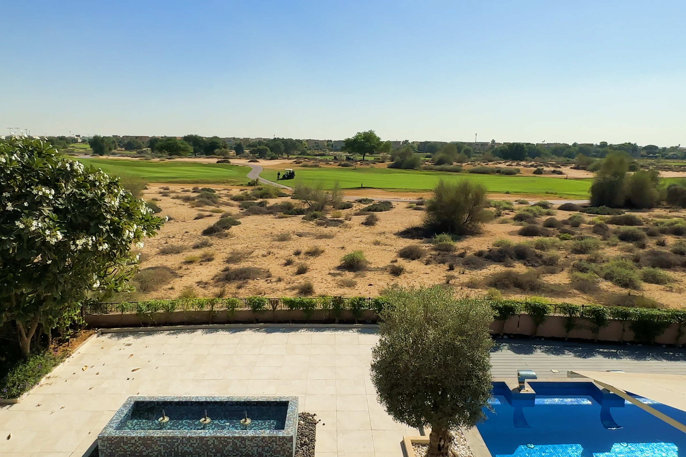 5 Bedrooms Villa in 1 Street