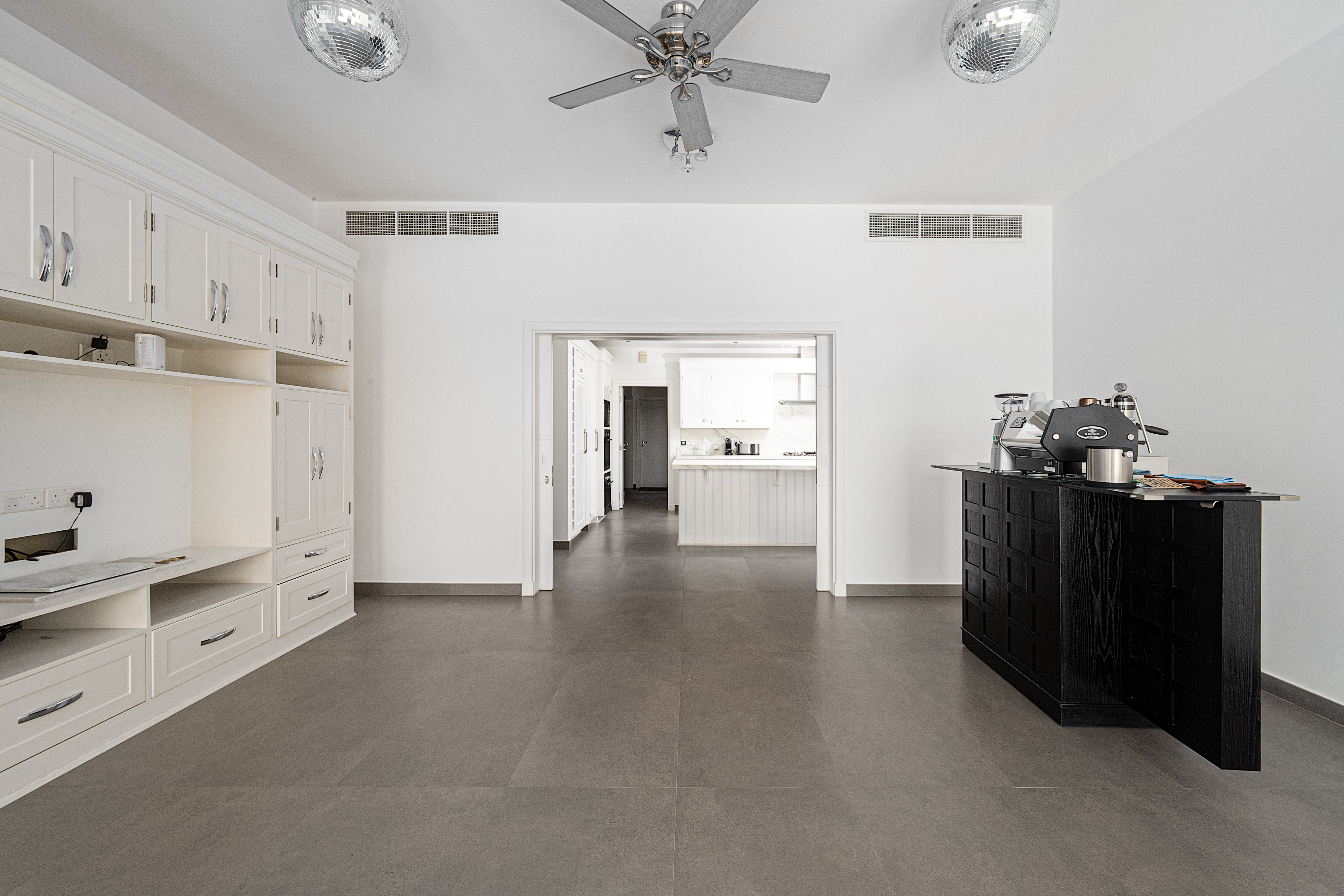 5 Bedrooms Villa in 1 Street