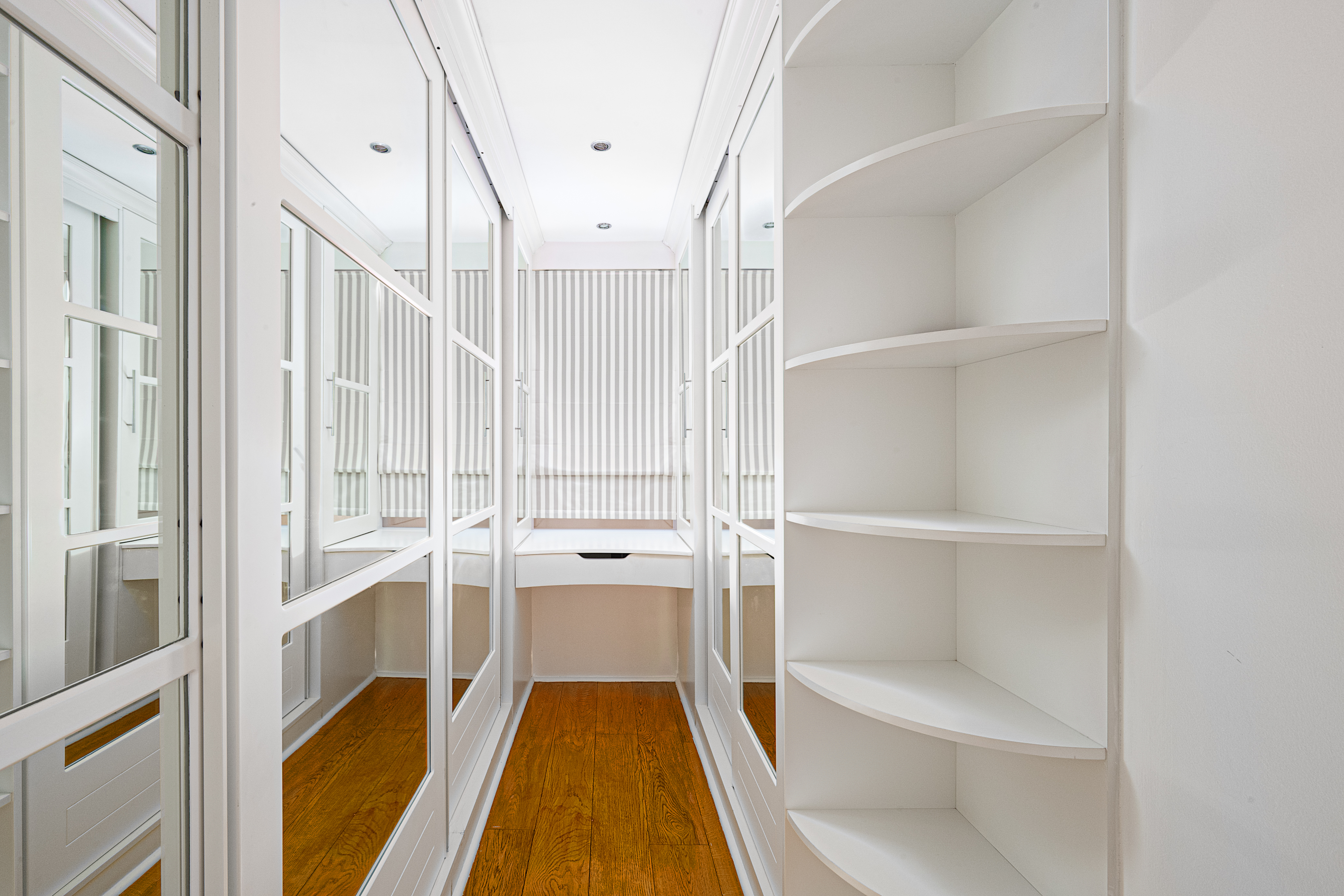 5 Bedrooms Villa in 1 Street