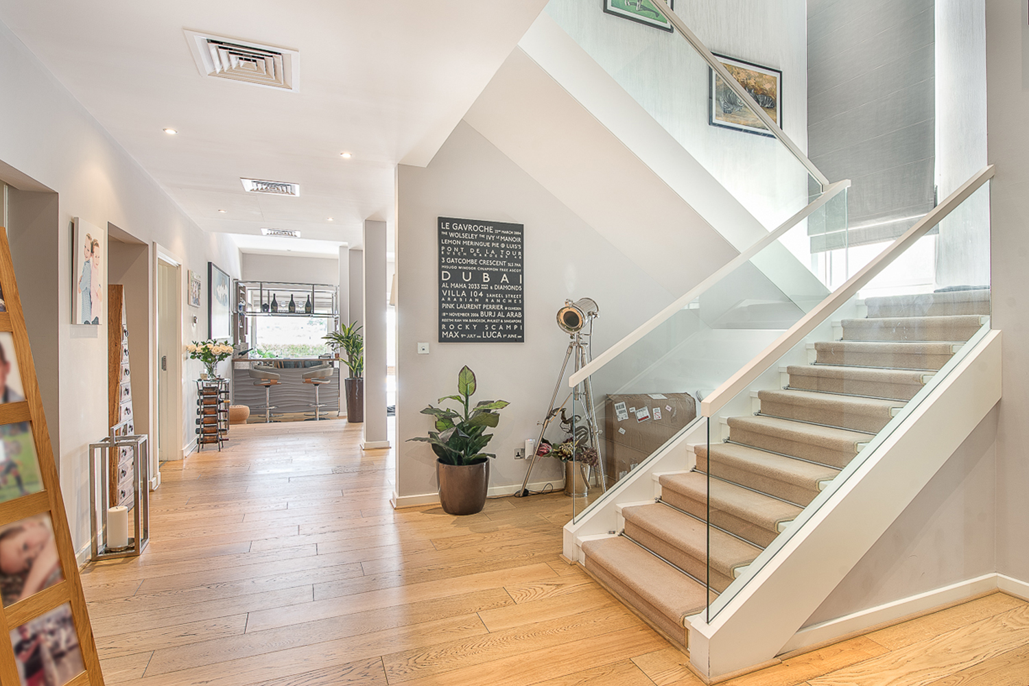 5 Bedrooms Villa in 1 Street