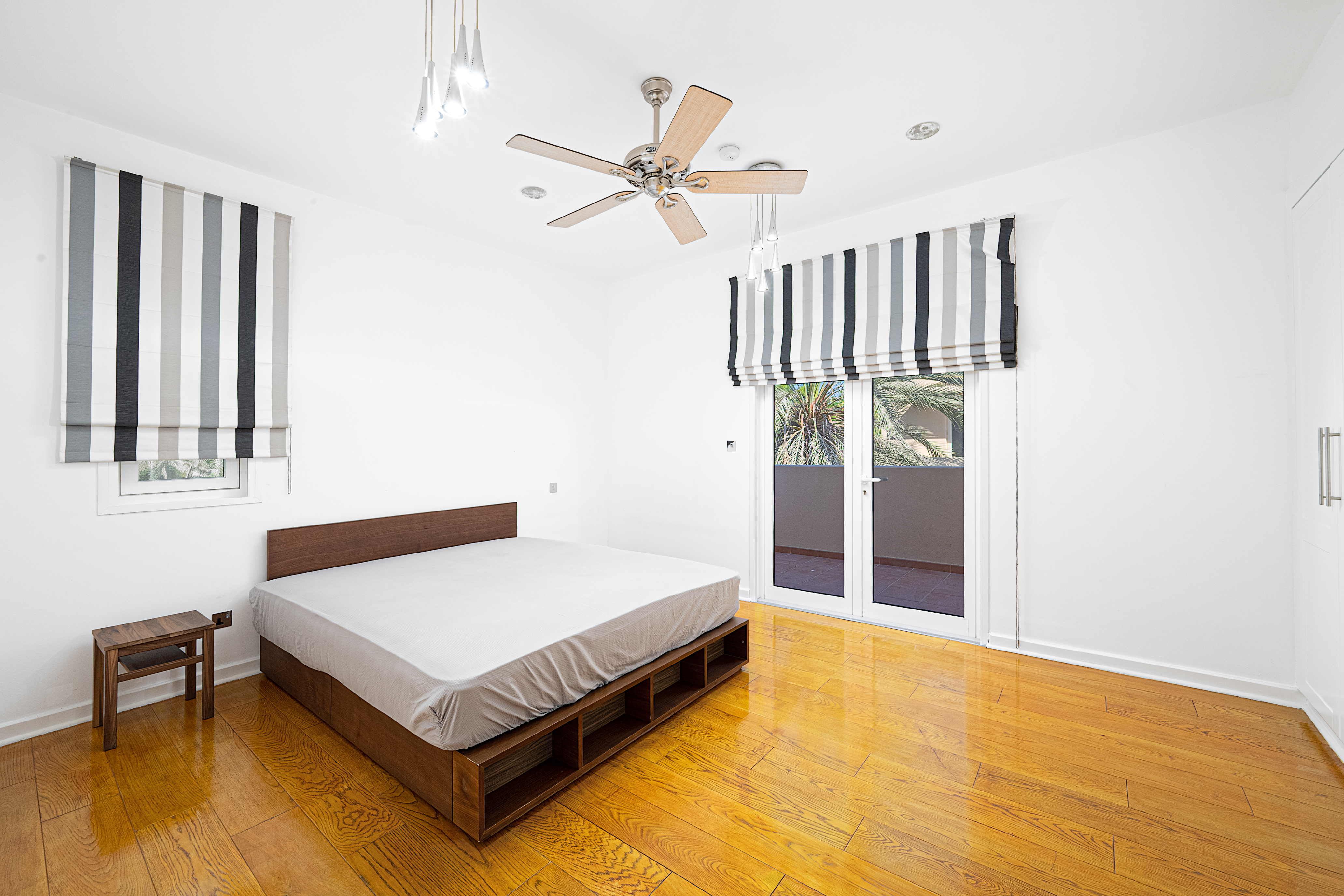 5 Bedrooms Villa in 1 Street