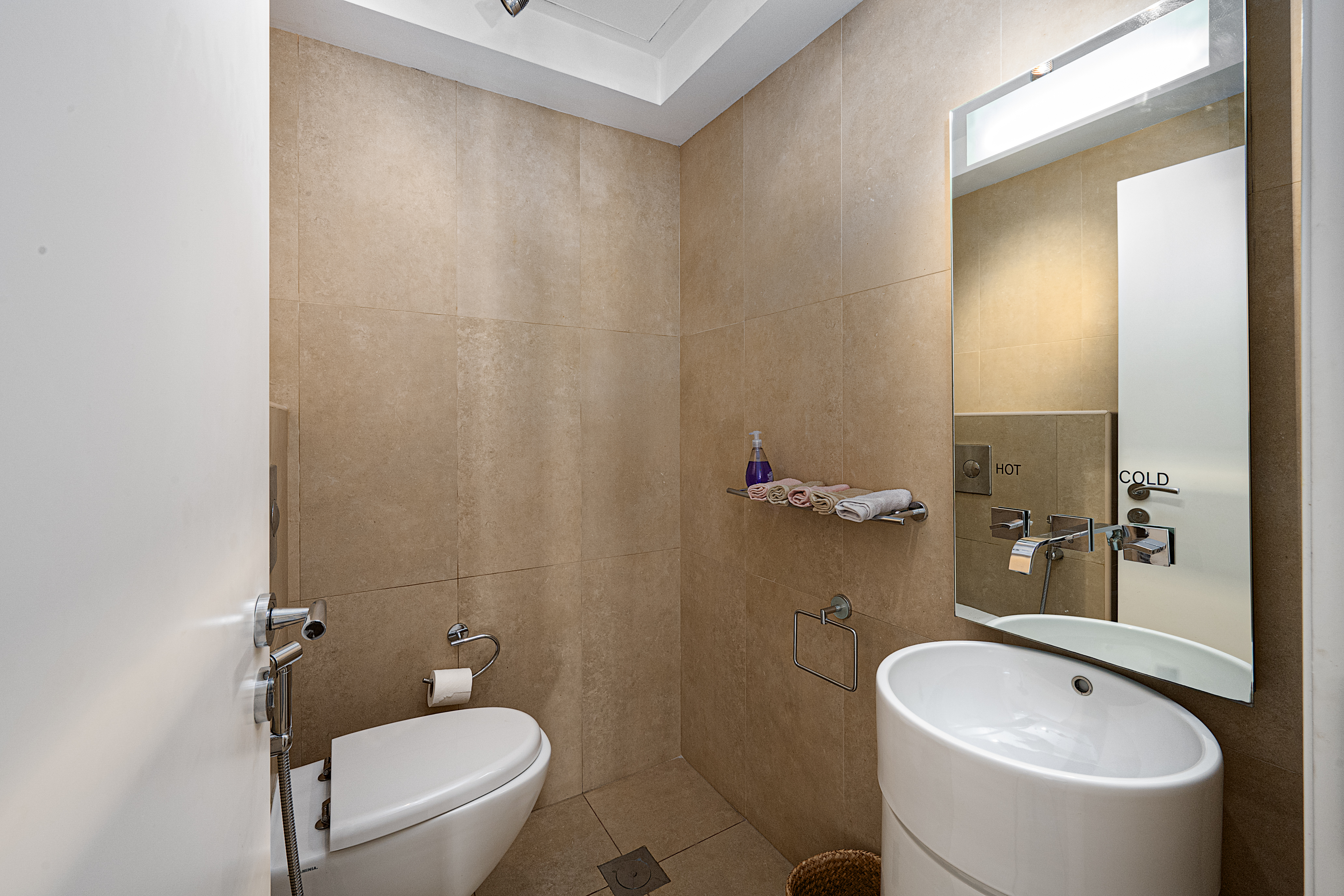 5 Bedrooms Villa in 1 Street