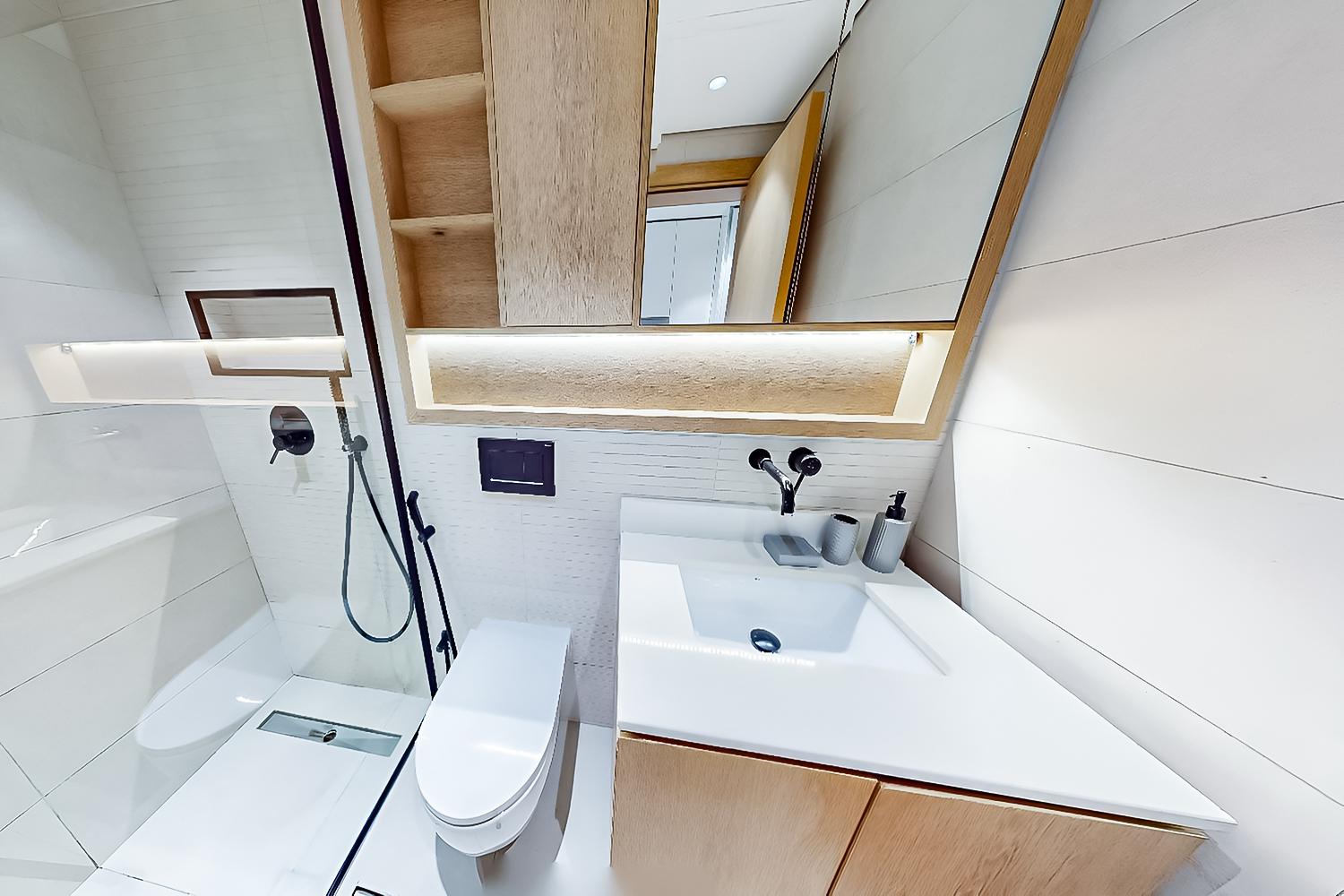  Apartment in Beverly Residence