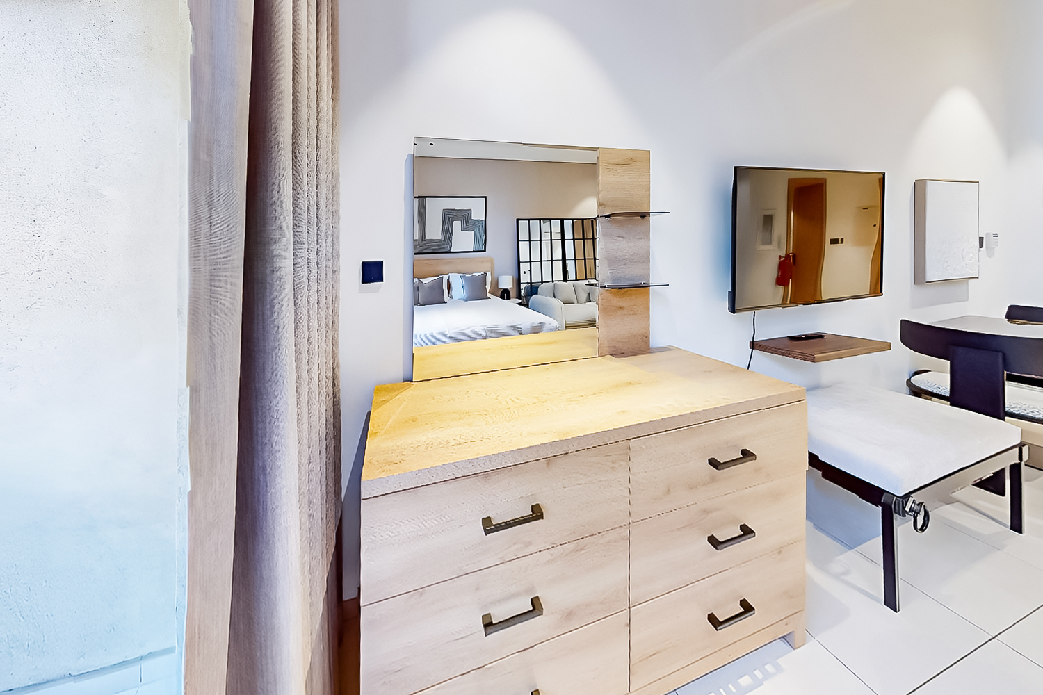  Apartment in Beverly Residence