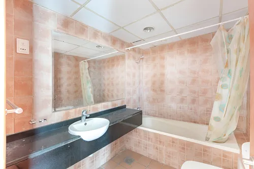 2 Bedrooms Apartment in The Crescent B