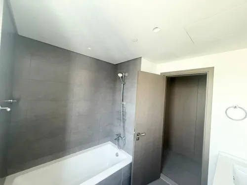 2 Bedrooms Apartment in Creek Gate Tower 1