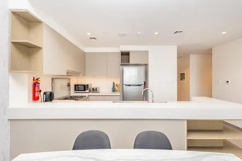 3 Bedrooms Apartment in Creek Gate Tower 1