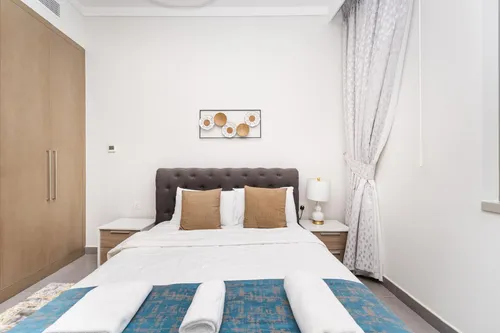 3 Bedrooms Apartment in Creek Gate Tower 1