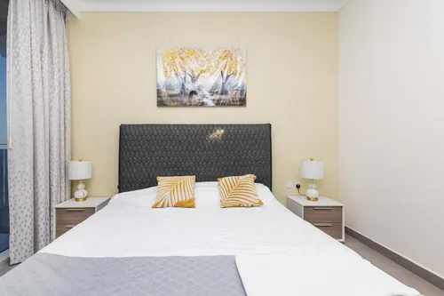 3 Bedrooms Apartment in Creek Gate Tower 1
