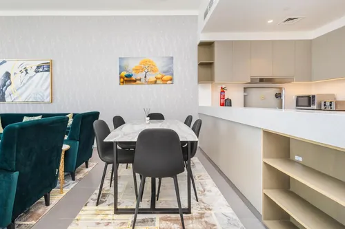 3 Bedrooms Apartment in Creek Gate Tower 1