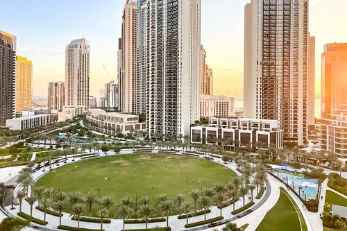 2 Bedrooms Apartment in Creek Rise Tower 1