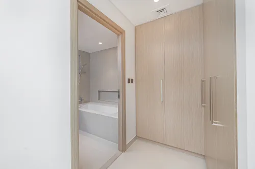 1 Bedroom Apartment in 17 Icon Bay Building 1