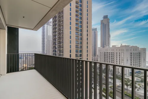 2 Bedrooms Apartment in Creek Horizon Tower 1