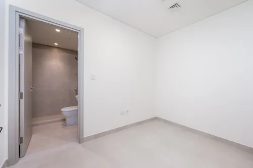 3 Bedrooms Apartment in Creek Palace