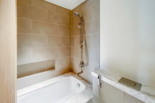 1 Bedroom Apartment in Creek Rise Tower 1
