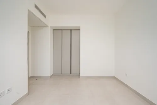 2 Bedrooms Apartment in Creek Palace