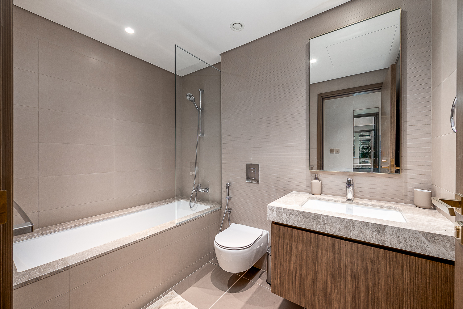 2 Bedrooms Apartment in Grand Bleu Tower 1