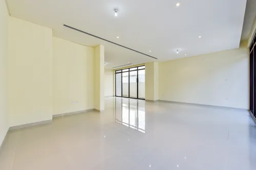 3 Bedrooms Villa in The Field