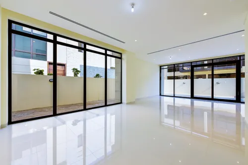 3 Bedrooms Villa in The Field