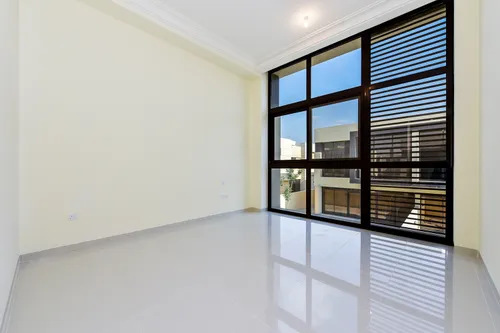 3 Bedrooms Villa in The Field