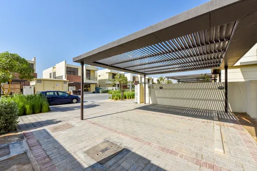 3 Bedrooms Villa in The Field