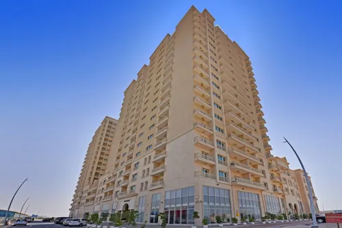 3 Bedrooms Apartment in Suburbia Tower 1