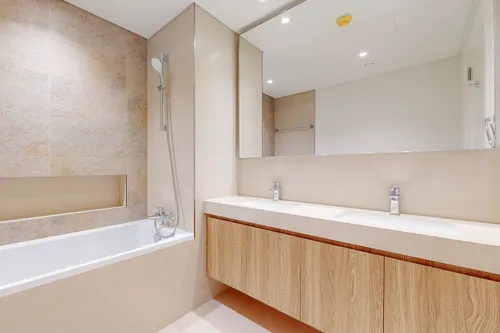 2 Bedrooms Apartment in Downtown Views II Tower 3