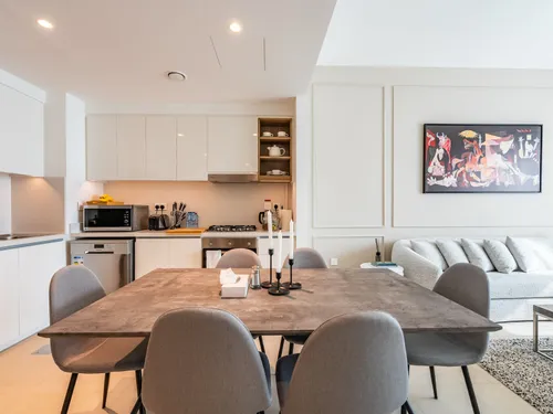 2 Bedrooms Apartment in Downtown Views II Tower 1