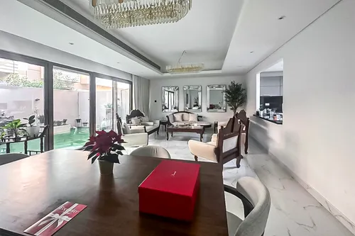 4 Bedrooms Villa in Grand Views