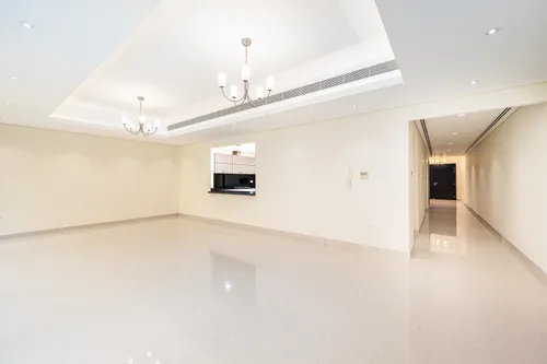 4 Bedrooms Townhouse in Grand Views