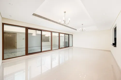 4 Bedrooms Townhouse in Grand Views
