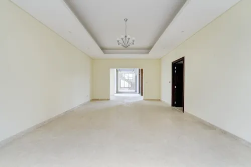 5 Bedrooms Villa in Millennium Estates