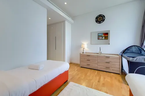 3 Bedrooms Apartment in Apartment Building 7