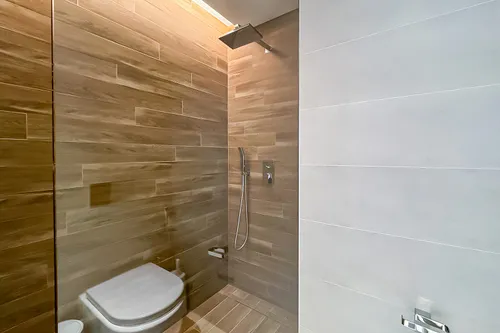 2 Bedrooms Apartment in Apartment Building 2