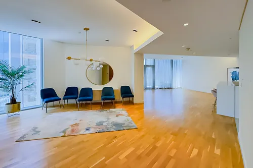 2 Bedrooms Apartment in Apartment Building 2