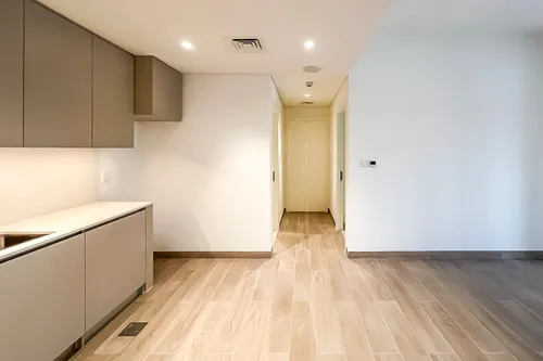 2 Bedrooms Apartment in Grove at Creek Beach Building 2
