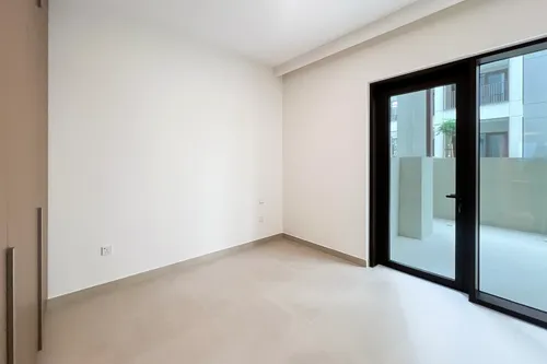 2 Bedrooms Apartment in Grove at Creek Beach Building 2