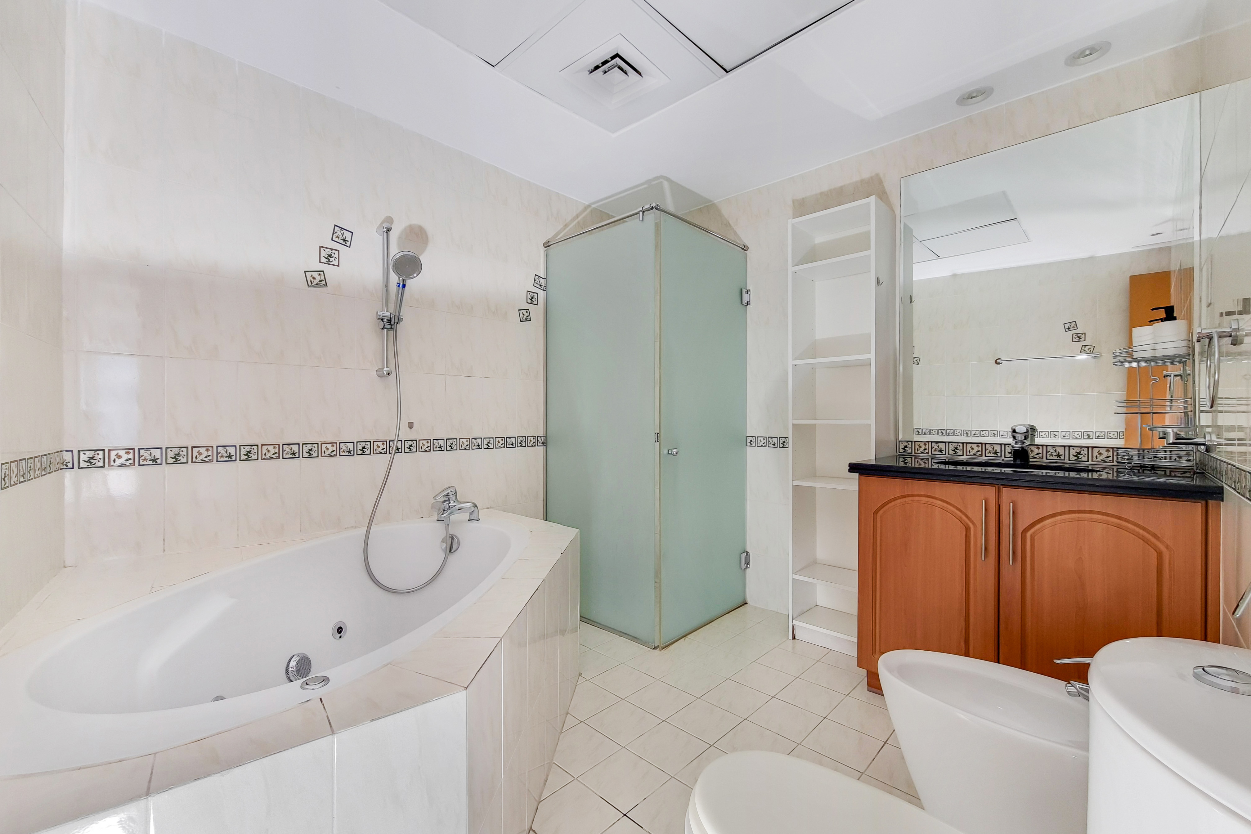 2 Bedrooms Apartment in The Waves Tower A