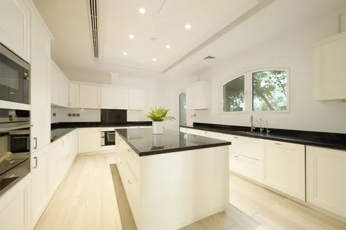 5 Bedrooms Villa in Wildflower